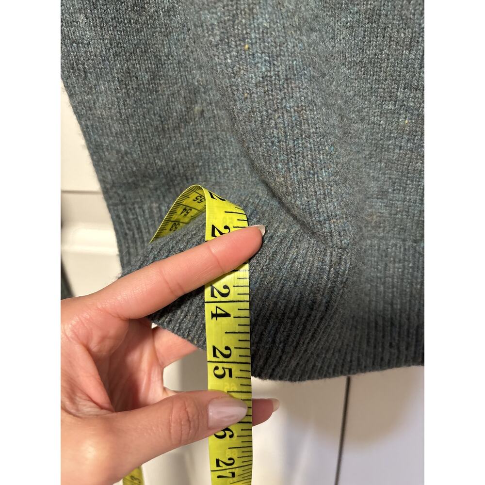 Banana Republic XS V-Neck Merino Wool Sweater - Picture 5 of 7